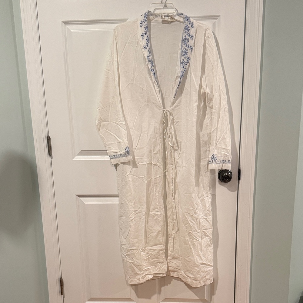 Gillian & O’Malley White and Blue Floral Cotton Long Women's Robe
